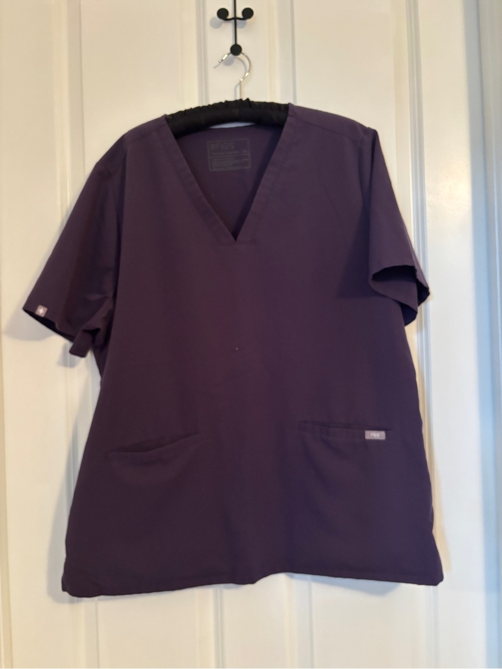 Figs - Women’s Casma Three Pocket Solid Purple Shadow V-Neck Scrub Top. Size XXL